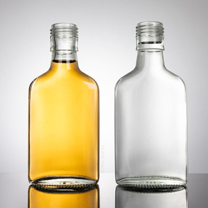 Bottiglia di liquore in vetro piatto all'ingrosso personalizzata da 125 ml con tappo a vite
