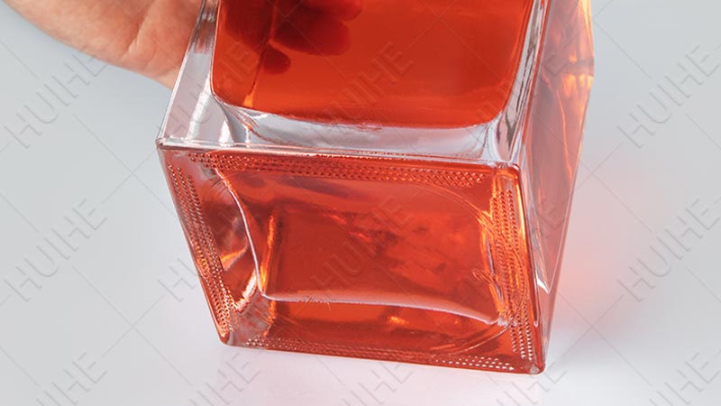 Come imballare le bottiglie di vetro nel bagaglio: bottiglia con fondo spesso