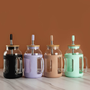 Borraccia con manico in vetro con cannuccia e tappo in borosilicato alto 