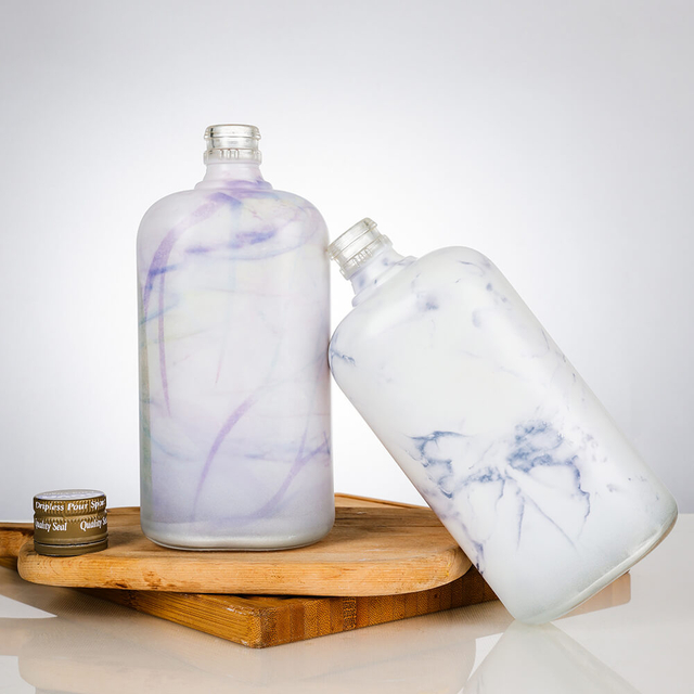 500 ml di elegante bottiglia di liquore in vetro a forma arrotondata piatta