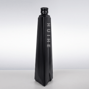 700 ml Slimatura sottile triangolare a costine bottiglia di liquore in vetro