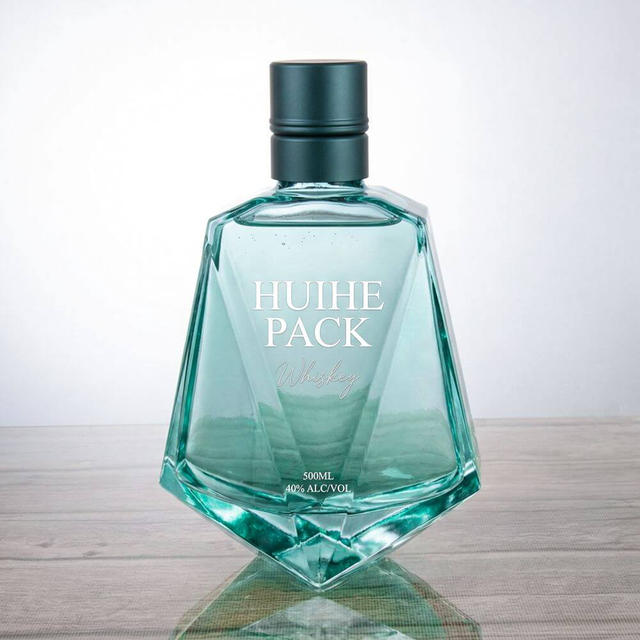 Design geometrico bottiglia di liquore in vetro sfaccettato angolare