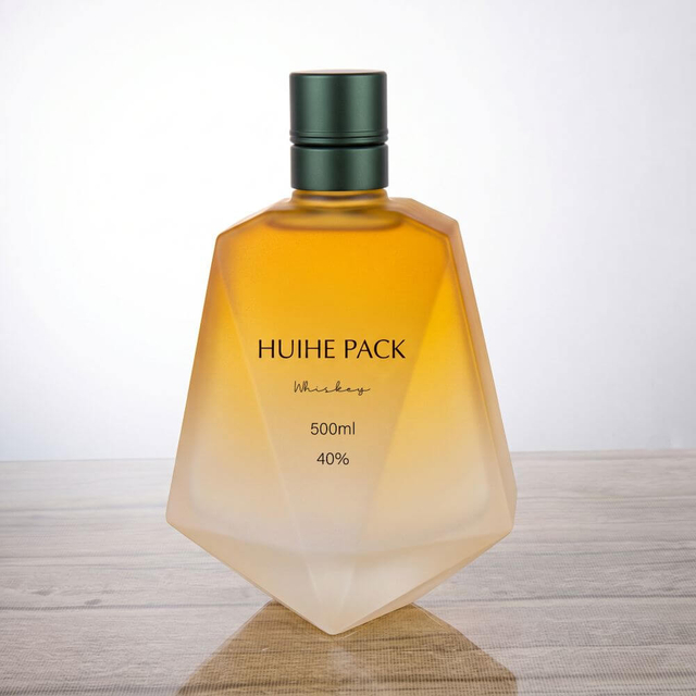 Design geometrico bottiglia di liquore in vetro sfaccettato angolare