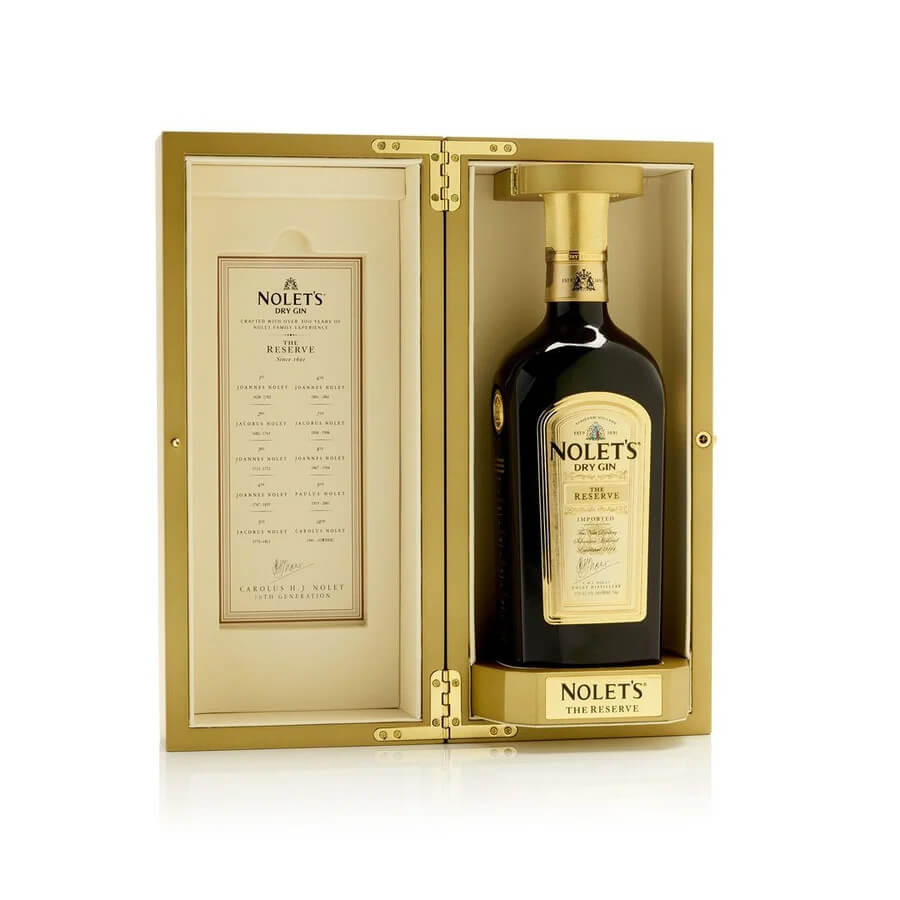 Bottiglia di gin di marca (2).jpg