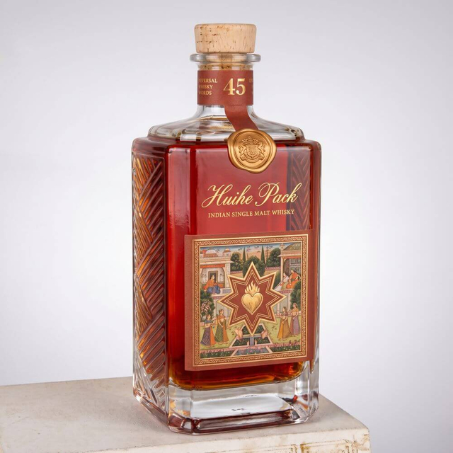 Bottiglia di whisky in vetro prisma rettangolare con una migliore presa